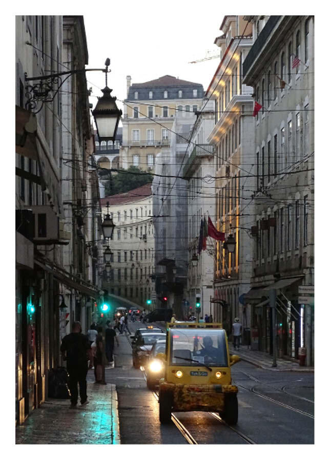 How does the landscape shape how people move? A tuk-tuk traversing the streets between Baixa and Bairro Alto - a solution to Lisbon's steep hills.